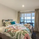 Stylish Central City Apartment On Bealey